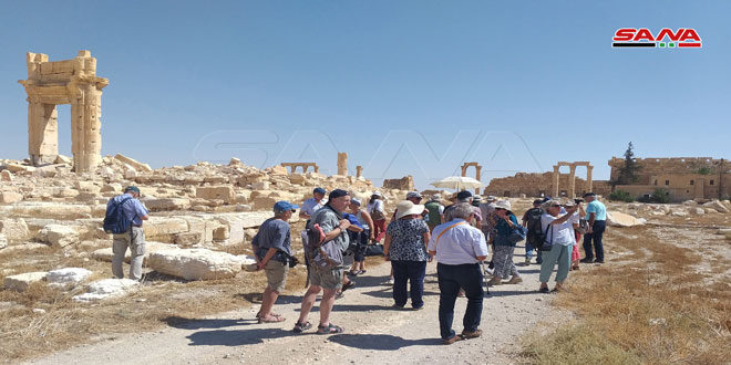 مجموعات سياحية تزور مدينة تدمر
