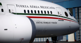الرئيس المكسيكي يعرض طائرته الرئاسية
