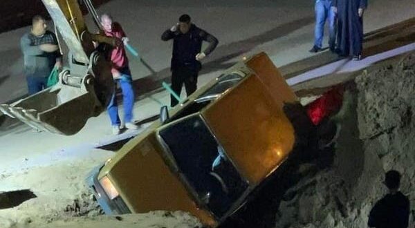 بالصور.. حفرة تبتلع سيارة مصرية في واقعة غريبة