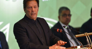 البرلمان الباكستاني يطيح برئيس الوزراء عمران خان