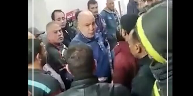 فيديو يثير ضجة كبيرة في مصر.. رئيس شركة حكومية يصفع عاملا على الملأ