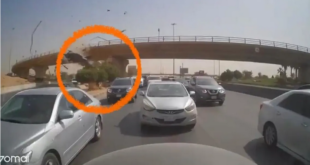 سيارة تطير من فوق جسر في الرياض