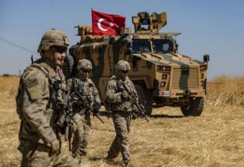 مع اقتراب العملية العسكرية التركية في سوريا.. الطائرات التركية تلقي منشورات فوق بلدات الشمال