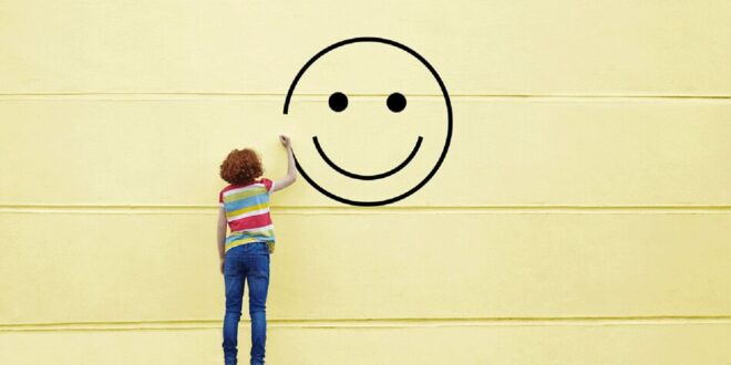 عالم أمريكي يلخص "سر السعادة" في نصائح معدودة