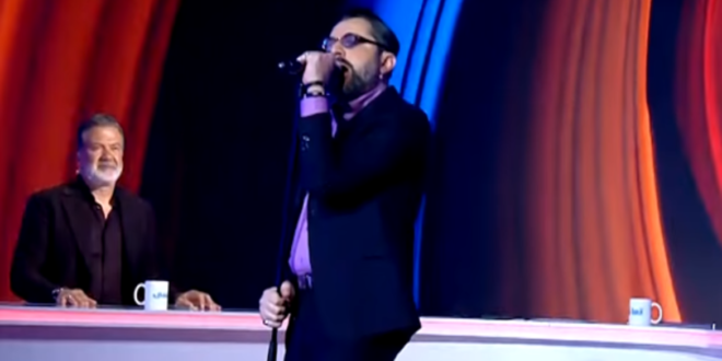 أنس فخري يخرج من نمط القدود الحلبية ويغنّي الروك آند رول