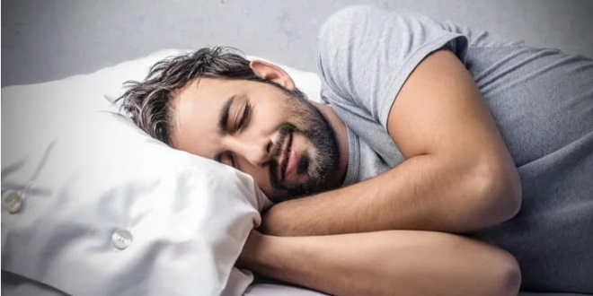 كم ساعة يجب أن تنام يومياً إذا كنت فوق سن الـ40؟