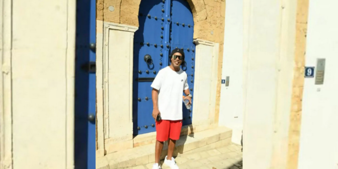رونالدينو يخطف الأنظار في تونس.. وجدل بشأن "نجاح الزيارة"