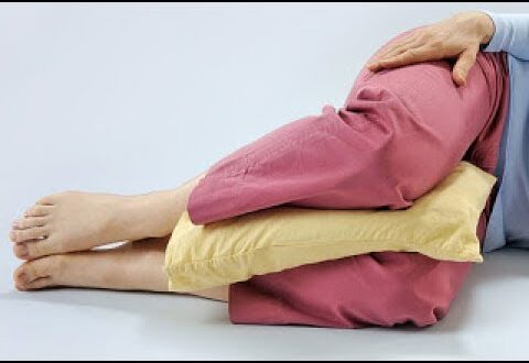 ضع وسادة بين ساقيك عند النوم وتمتع بالفوائد المذهلة