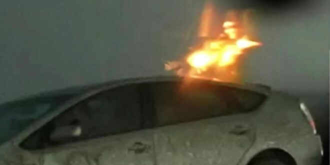 شاهد فيديو يلتقط لحظة ضرب البرق لسيارة تويوتا بريوس والآثار المترتبة عليها.