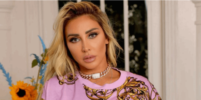 جويل مردينيان تظهر بالمايوه مع زوجها