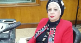 شاهد مذيعة مصرية تتعرض للضرب من مديرها