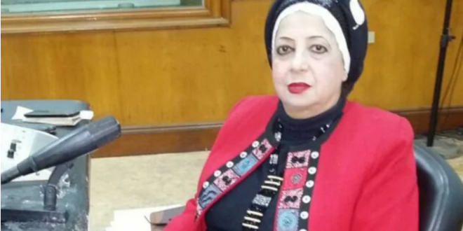 شاهد مذيعة مصرية تتعرض للضرب من مديرها