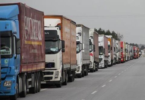 الشاحنات السورية على الحدود الأردنية