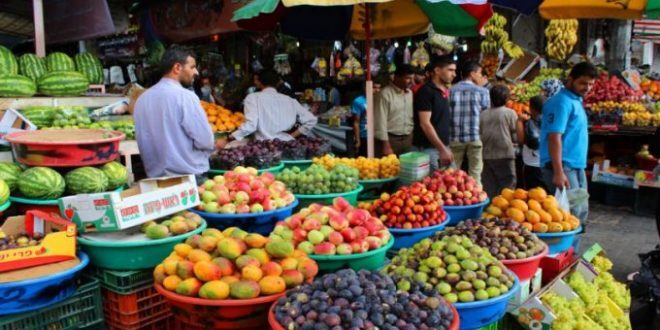بين الانخفاض والارتفاع تتراوح أسعار الخضار والفواكه