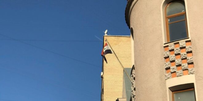 منشورات أمام السفارة السورية لدى موسكو