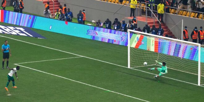 بالفيديو.. أغرب ضربات جزاء في مباراة كرة بدولة إفريقية