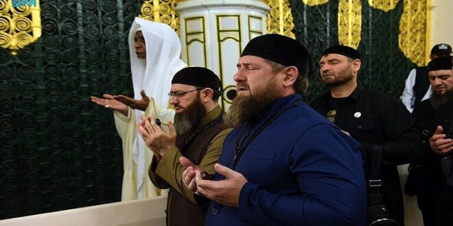 الرئيس الشيشاني يصل الى مكة المنورة