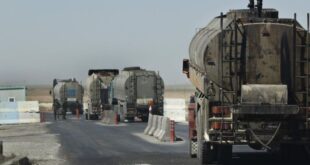 السرقة مستمرة.. “الأمريكي” يخرج 35 صهريج من النفط السوري إلى العراق