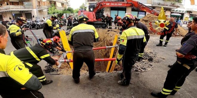 حفر حفرة لسرقة مصرف في روما.. فطُمر فيها