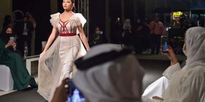 الرياض تستضيف لأول مرة عرضا عالميا للأزياء
