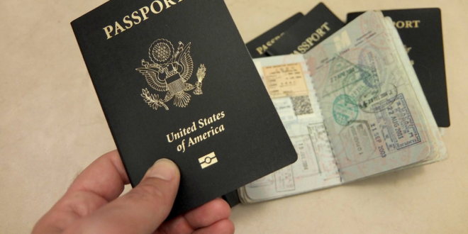 لماذا يمتلك ترامب 3 جوازات سفر، وما قصتها