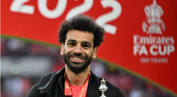 ن سيدة إنجليزية تفاجأت بمحمد صلاح على باب منزلها