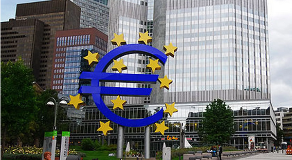 أوروبا تنحدر نحو الركود والجميع يترقب تحركات البنك المركزي