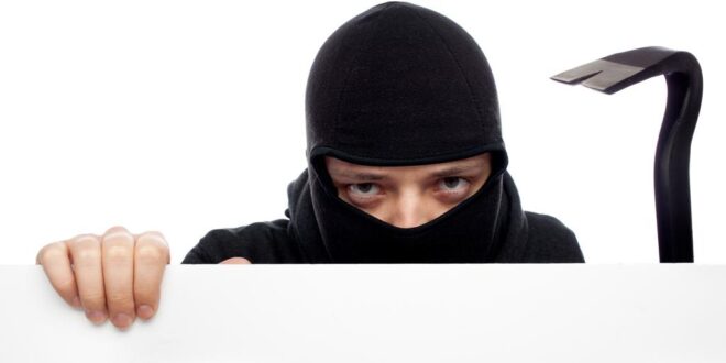 أغبى لص بالعالم | دخل إلى مركز شرطة للتقديم على وظيفة فانتهى خلف القضبان