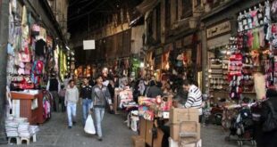 ازدياد الإقبال على إصلاح وترقيع الملابس بسبب ارتفاع أسعارها بأسواق دمشق