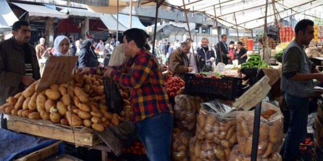 اقتصاديون سوريون ينتقدون وزارة التجارة الداخلية: تعمل على مبدأ “خلّي الشعب يطعمي حالو”