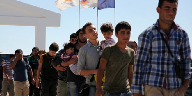 وزير الداخلية القبرصي يتوعد بإلغاء إقامات السوريين في حال ثبتت زيارتهم إلى سوريا