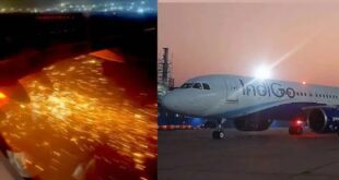 لحظات من الرعب على متن طائرة هندية بعد اشتعال النار في أحد محركاتها! (فيديو)