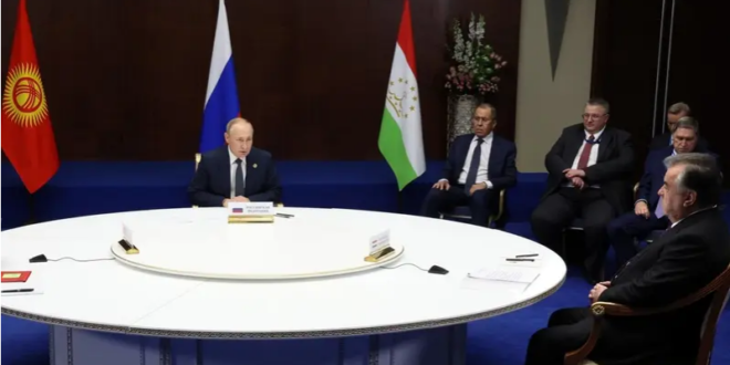 شاهد رئيس طاجكستان يعاتب بوتين على الهواء: عاملونا باحترام