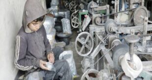 عشرات الآلاف من أطفال سورية يمتهنون أعمالاً