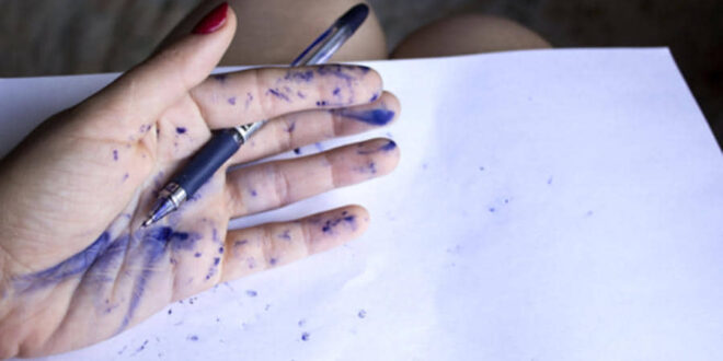 طريقة ذكية لإزالة الحبر عن اليد