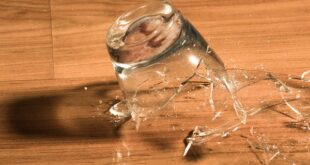 5 حيل آمنة لجمع الزجاج المكسور ستدهشك