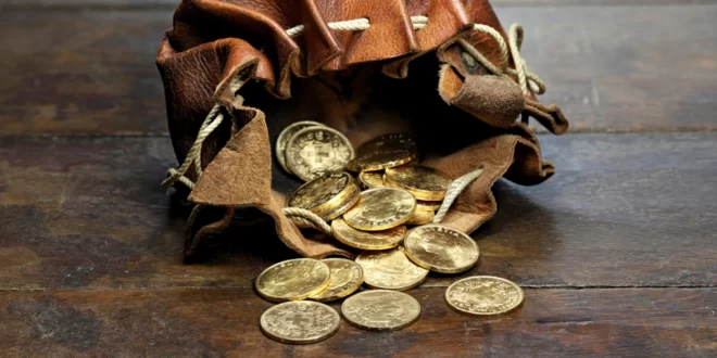 من بينها دينار أموي ذهبي.. 5 عملات قديمة بيعت إحداها بـ10 ملايين دولار