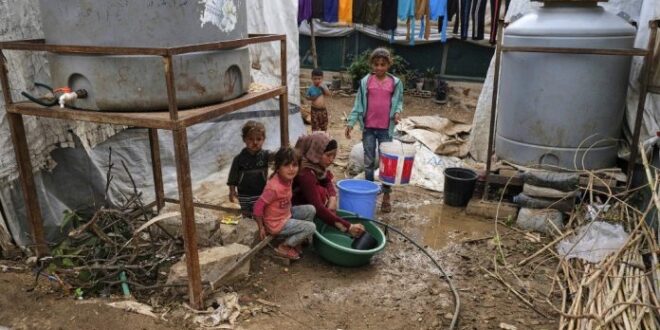 رسائل وقف المساعدات تخيف السوريين في لبنان