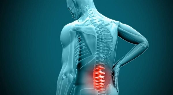 علامات تكشف عن مشكلة خطيرة في العمود الفقري