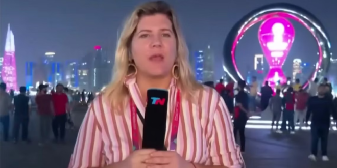 مراسلة تلفزيونية تتعرض للسرقة على الهواء في قطر