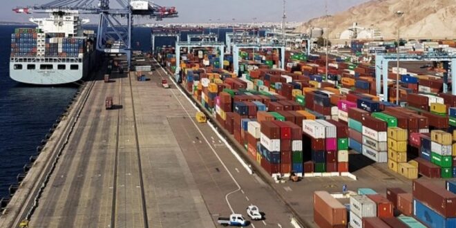 آلاف الحاويات المستوردة من قبل تجار سوريين متوقفة في ميناء العقبة الأردني