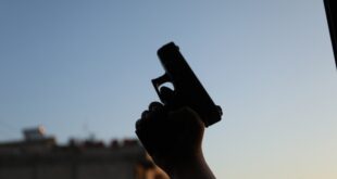 قبل ليلة رأس السنة.. القانون 14 يعاقب بالسجن 7 سنوات لحيازة البندقية ويضاعف عقوبة الألعاب النارية