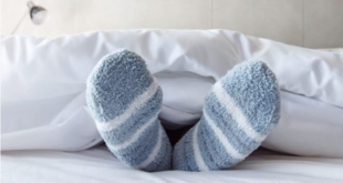 ارتداء الجوارب أثناء النوم.. ما الفوائد والأضرار