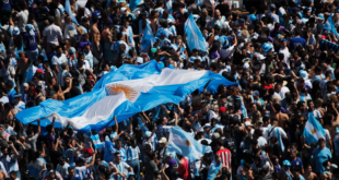 فيديوهات لاحتفالات مجنونة في الأرجنتين بعد الفوز بكأس العالم.. دعوات لاعتبار اليوم عيداً وطنياً