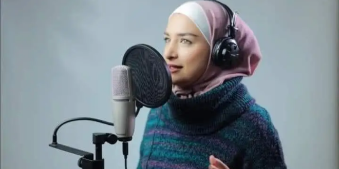 مزنة الخن.. شابة سورية تحصد جائزة أفضل معلق صوتي عربي العالمية