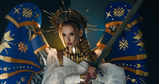 ملكة جمال أوكرانيا بمظهر “جريء”