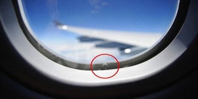 ما سر الثقب الموجود في نوافذ الطائرة؟