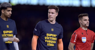 وقفوا دقيقة حداداً وارتدوا قمصاناً تضامنية.. لاعبو برشلونة وفياريال يدعمون ضحايا زلزال تركيا وسوريا (فيديو)