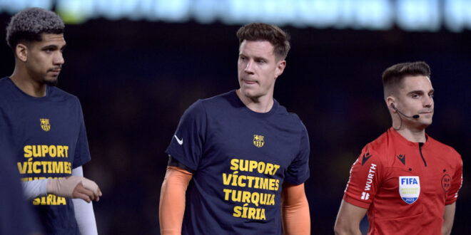 وقفوا دقيقة حداداً وارتدوا قمصاناً تضامنية.. لاعبو برشلونة وفياريال يدعمون ضحايا زلزال تركيا وسوريا (فيديو)